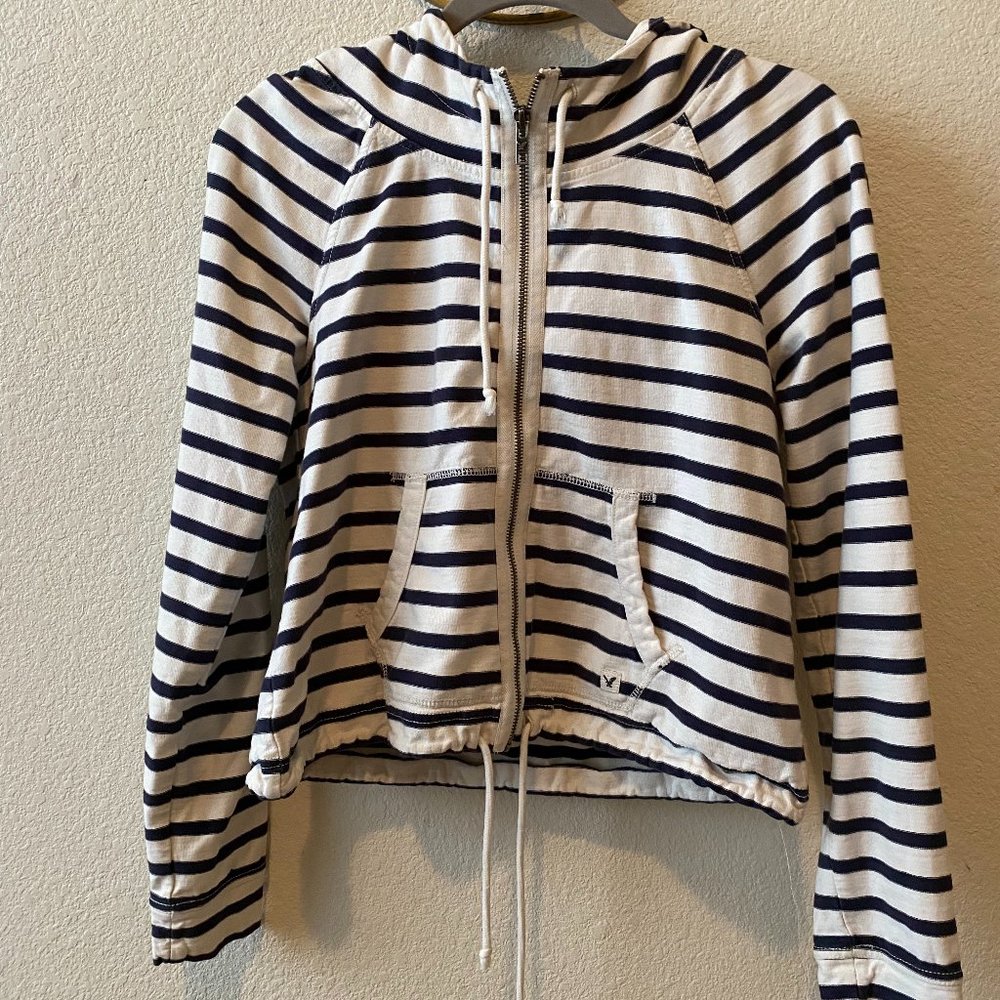 American Eagle / Cropped Zip Up / Medium